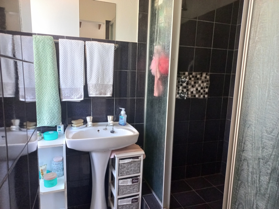 To Let 3 Bedroom Property for Rent in Wavecrest Eastern Cape